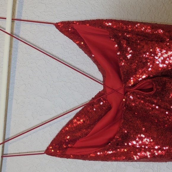 B. Smart women's red sequin sleeveless cowl neck mini dress 📸 - Picture 4 of 5